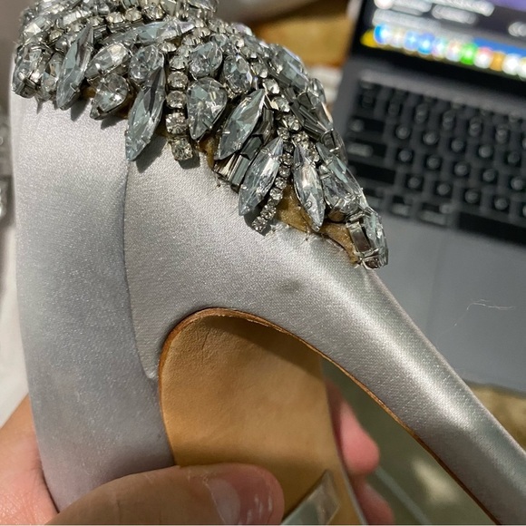Badgley Mischka Kiara Pumps Heels Embellished Crystals Rhinestone Sz 7 Silver - Picture 13 of 13